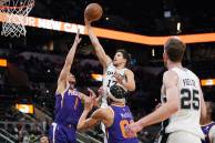Hasil Lengkap NBA, Selasa (18/1/2022): Suns Perkasa atas Spurs
