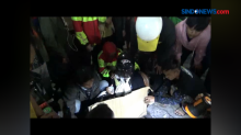 Proses Evakuasi Ibu Terjepit Gorong-gorong Berlangsung Dramatis