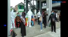 Ribuan  Petugas Pengawas TPS di Kota Surabaya Menjalani Tes Swab