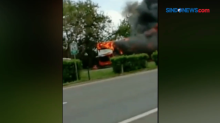 Bus Rombongan Peziarah Terbakar di Tol Tangerang-Merak