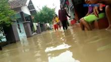 Rutin Terkena Banjir, WargaMajalengka Minta Pemda Bangun Tanggul Sungai