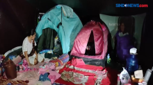 Warga Korban Gempa Mamuju Tinggal di Pengungsian