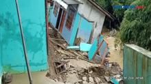 Rumah Rusak Parah Diterjang Banjir