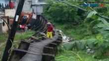 Tanggul Pencegah Banjir di Perumahan Permai Jati Asih Ambruk