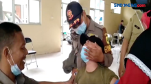Momen Lucu Saat Vaksinasi Covid-19 Satpol PP dan TNI