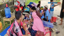 Ratusan Warga Korban Gempa Berpuasa di Pengungsian