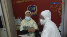 1.300 Lansia Menjalani Vaksinasi di Rumah Duka Tionghoa