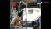 Detik-Detik Bus Terserempet Kereta Terekam Video Amatir