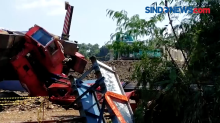 Evakuasi Crane yang Terguling, Proyek KRL Bogor - Sukabumi Jalan Terus