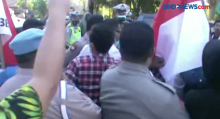 Tolak Kedatangan Pimpinan KPK di NTB, Mahasiswa Blokade Jalan