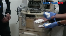 Polisi Gerebek Pabrik Obat Ilegal yang Memproduksi 100.000 Butir per Hari