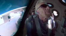 Detik-Detik Richard Branson Terbang ke Luar Angkasa