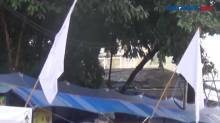 Ratusan Pedagang di Kawasan Cikapundung Bandung Kibarkan Bendera Putih