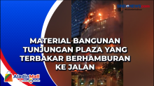 Material Bangunan Tunjungan Plaza yang Terbakar Berhamburan ke Jalan