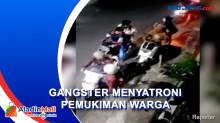 Gangster Menyatroni Pemukiman Warga di Pasar Rebo sambil Bawa Senjata Tajam