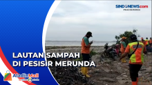 Gunakan Alat Seadanya, Lautan Sampah di Pesisir Merunda Dibersihkan