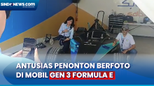 Senangnya Penonton Bisa Berfoto dengan Mobil Gen 3 Formula E di Jakarta E-Prix 2023
