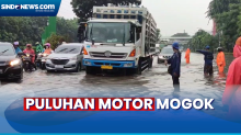 Nekat Lintasi Jalan D.I Panjaitan Jatinegara yang Terendam Banjir, Puluhan Motor Mogok