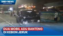 Dua Mobil Ringsek akibat Adu Banteng di Kebon Jeruk Jakbar