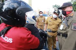 Dua Hari PSBB di Kota Tangerang, Wali Kota Arief Datangi Check Point untuk Evaluasi