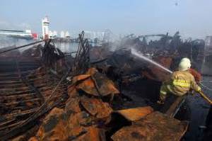 2 Kapal Pesiar Terbakar di Pantai Mutiara, 1 Pemilik Jadi Korban