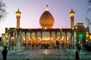 Melihat Keindahan Dua Masjid Bertabur Cahaya di Persia
