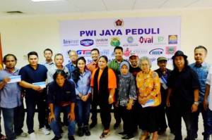 Di Tengah Pandemi, PWI Jaya Seksi Hiburan Salurkan Bantuan untuk Anggota