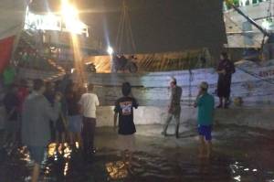 Banjir Rob Naik Lagi, Petugas Kelurahan Ancol Keliling Peringatkan Warga