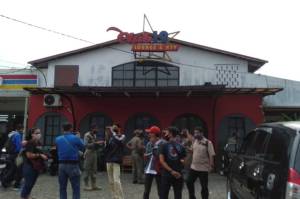 Langgar PSBB Transisi, Tempat Hiburan Malam Disegel Satpol PP Kota Bogor