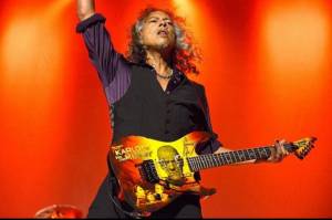 Gitaris Metallica, Kirk Hammett Habiskan Ribuan Komis untuk Atasi Narkoba