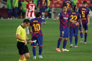 Rakitic Dianggap Pahlawan Barcelona, Suarez Malah Jadi Pecundang