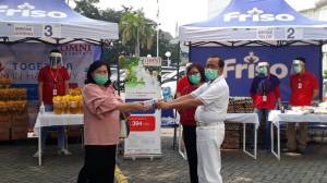 Bantu Tenaga Medis dan Karyawan, OMNI Hospitals Gelar Bazar Sembako Murah