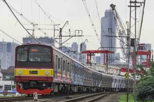 Tak Ada Pilihan, Banyak Pekerja di Jakarta Pilih Gunakan KRL Commuter Line