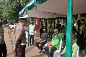 Polda Metro Jaya Gratiskan SIM Bagi Penggali Makam di TPU Pondok Ranggon
