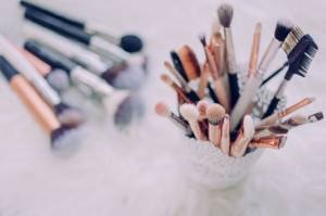 Wajib Tahu, 5 Trik Makeup yang Bikin Anda Lebih Cantik