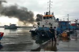 Korsleting Listrik, Satu Kapal Terbakar di Pelabuhan Muara Baru