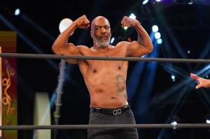 Tyson: Gempuran Saya dalam Satu Hentakan, Bersiaplah Roy Jones