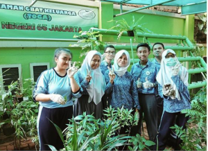 Kreatif! Murid-Murid SMA 65 Jakarta Ternak Lele di Gorong-Gorong, Airnya Pake Sisa Air Wudu