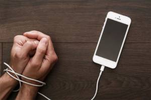 Lima Kebiasaan Menggunakan Smartphone yang Harus Anda Hilangkan