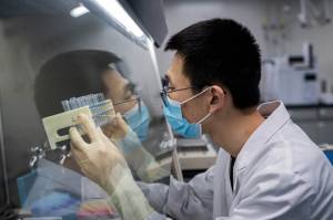 Perusahaan China Incar Warga Negara Lain untuk Uji Vaksin Corona
