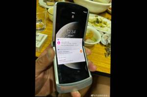 Foto Wujud Motorola RAZR 5G Perlihatkan Dagu Didesain Ulang