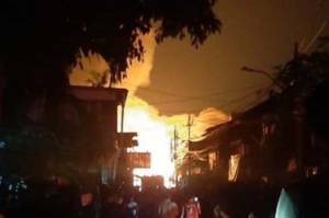 Kebakaran di Pasar Timbul Tomang, 3 Unit Damkar Dikerahkan