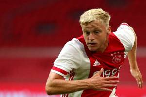 Donny van de Beek Enggak Masalah Bertahan di Ajax Amsterdam