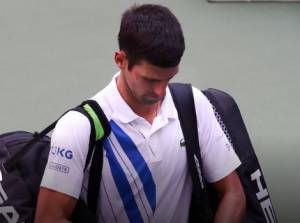 Jagat Tenis Geger Novak Djokovic Pukul Hakim Garis dan Diusir