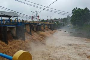 BMKG Catat Curah Hujan di Puncak Senin Sore Paling Ekstrem Sepanjang Kemarau Tahun Ini