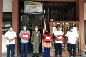 PMI DKI Salurkan 10.000 Paket Sembako bagi Warga di Zona Merah Covid-19