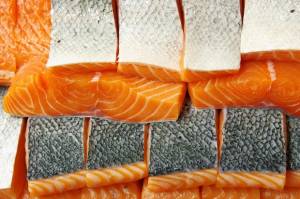 Jangan Terlalu Matang, Begini Cara Memasak Fillet Salmon untuk Sushi