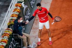 Fans Tenis Sindir Novak Djokovic Pukul Hakim Garis Roland Garros