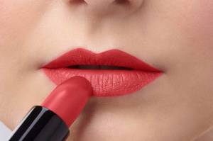 Lima Warna Lipstik yang Bikin Suasana Jadi Lebih Ceria di Musim Hujan