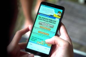 Orang Tua Bisa Santuy, Begini Cara Agar Biaya Sekolah Online Anak Ramah Kantong!